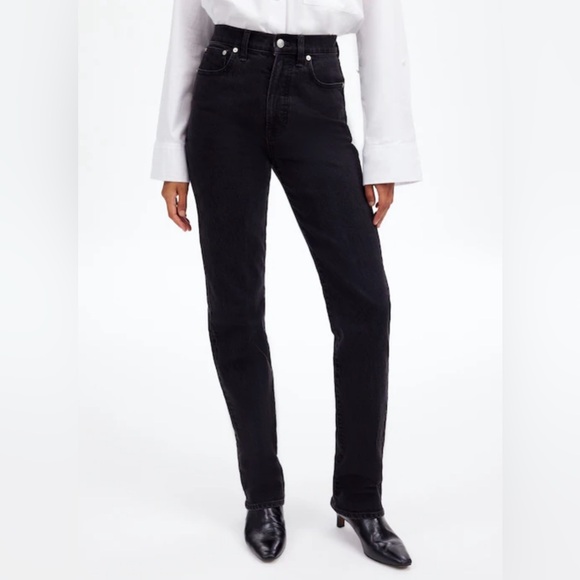 Madewell Denim - Madewell The 90’s Straight Jean in shade Belmere (Black)